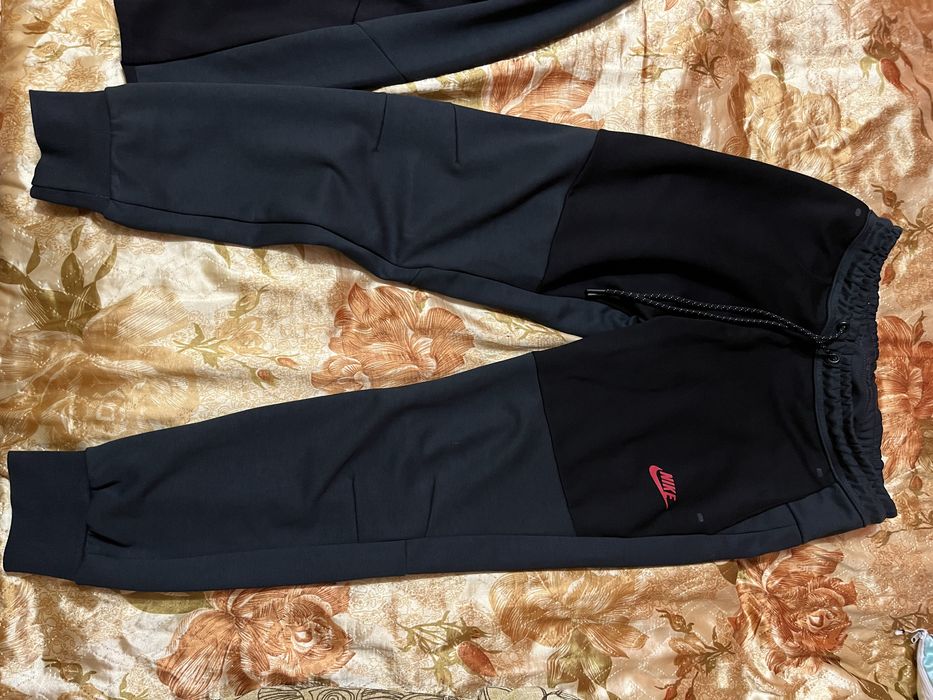 Продавам чисто нов Nike Tech fleece