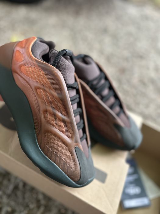 Adidas Yeezy Boost 700 V3