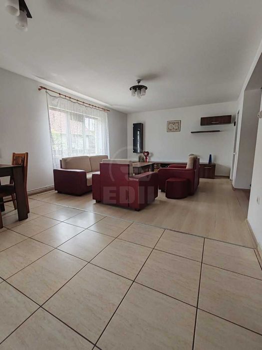 Casa tip triplex,zona de case, Floresti