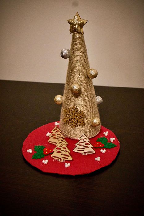 Golden Joy Tree – Decorațiune handmade de Crăciun
