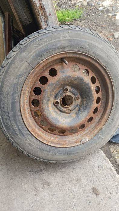 5 Roti anvelope iarna 185/65R15 88T pe jante metal