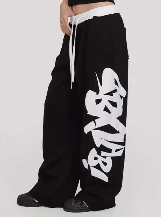Pantaloni Jogger Negri cu Imprimeu Literar Inspirat Y2K pentru Femei