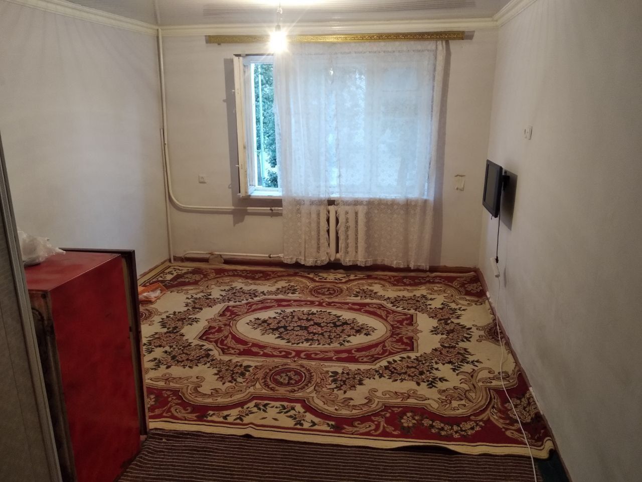 На Чиланзаре 3кв-л сдается  1ком. В быв.общ. ор-р Торговый центр Чилан
