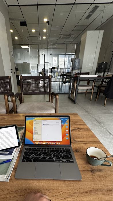 Продам Mac Book Air M1