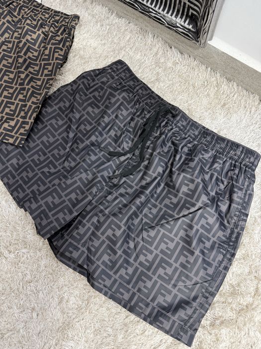 Sort de baie Fendi colectie noua vara 2025