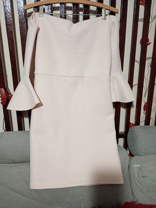 Rochie eleganta mărimea M, material plin