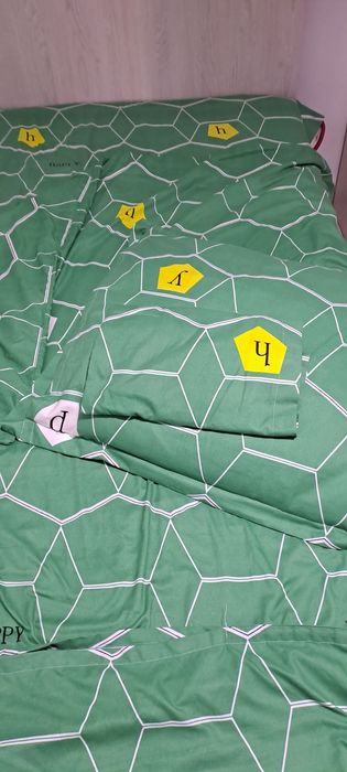 Vând lenjerie pat dublu