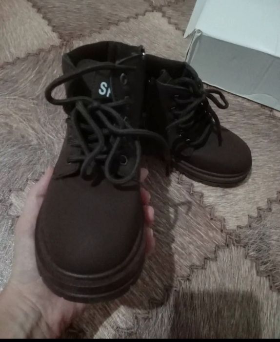 Продам ботинки осень