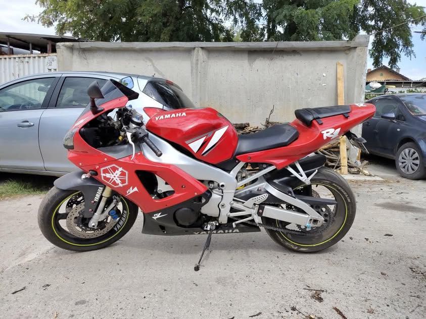 Yamaha R1 2001 като нов