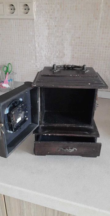 Настолен дървен часовник