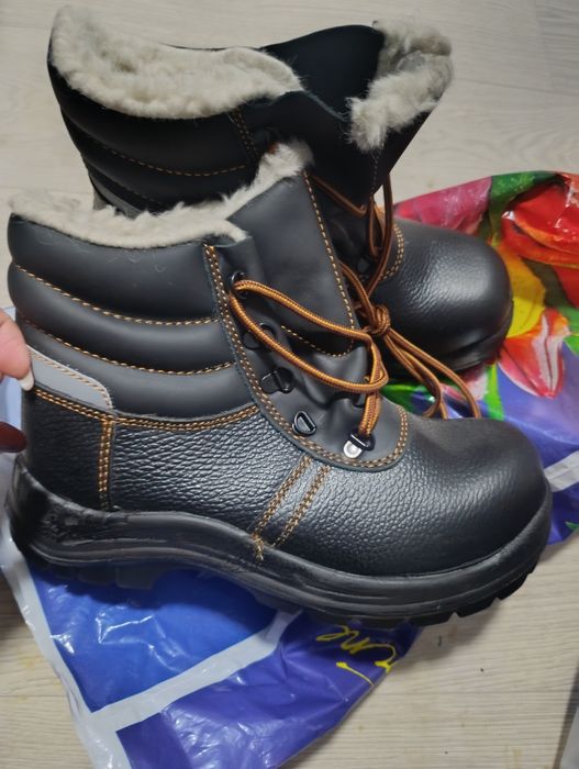 Ботинки рабочие , зимние 39 размер