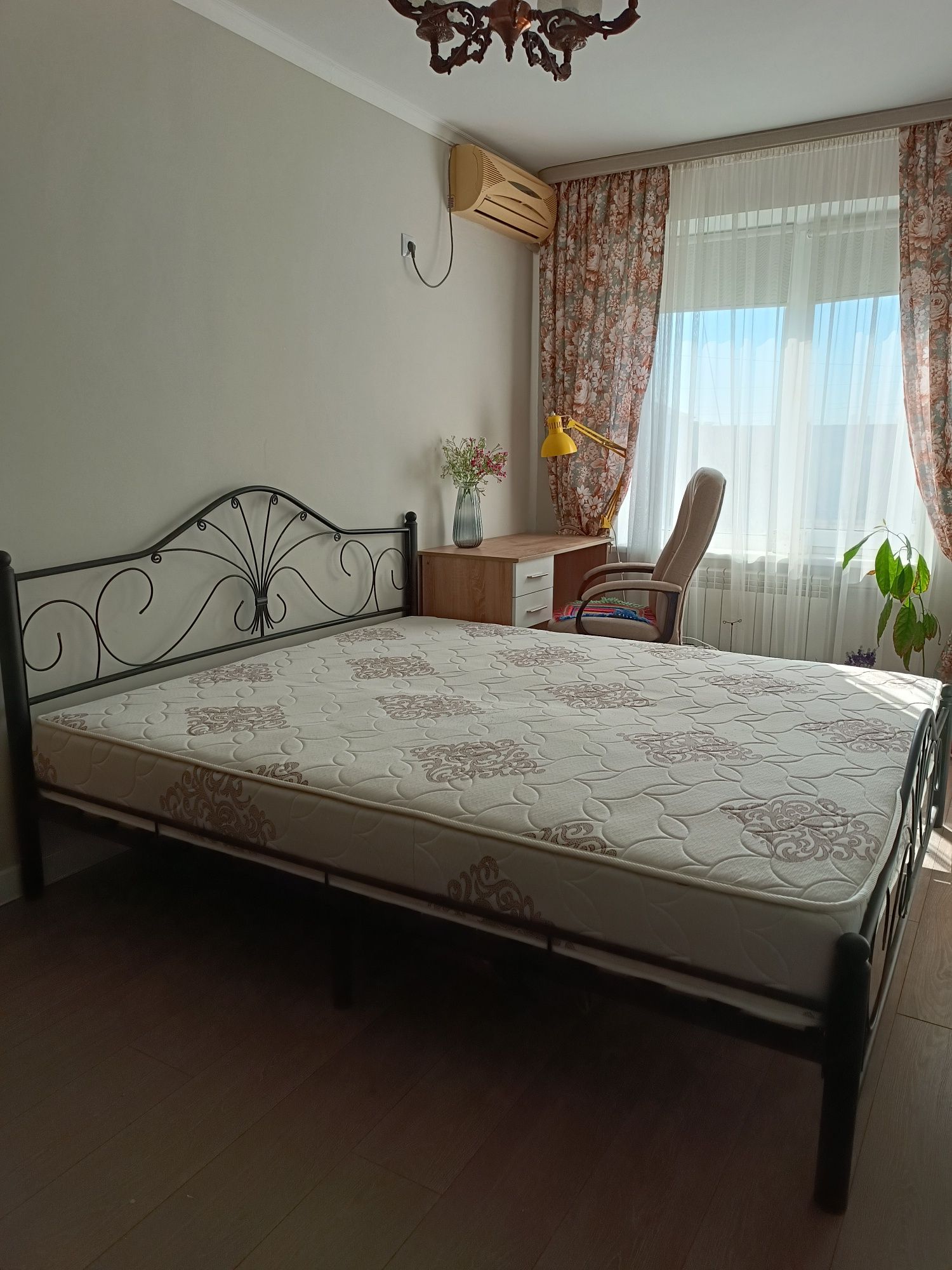 Кровать двуспальная