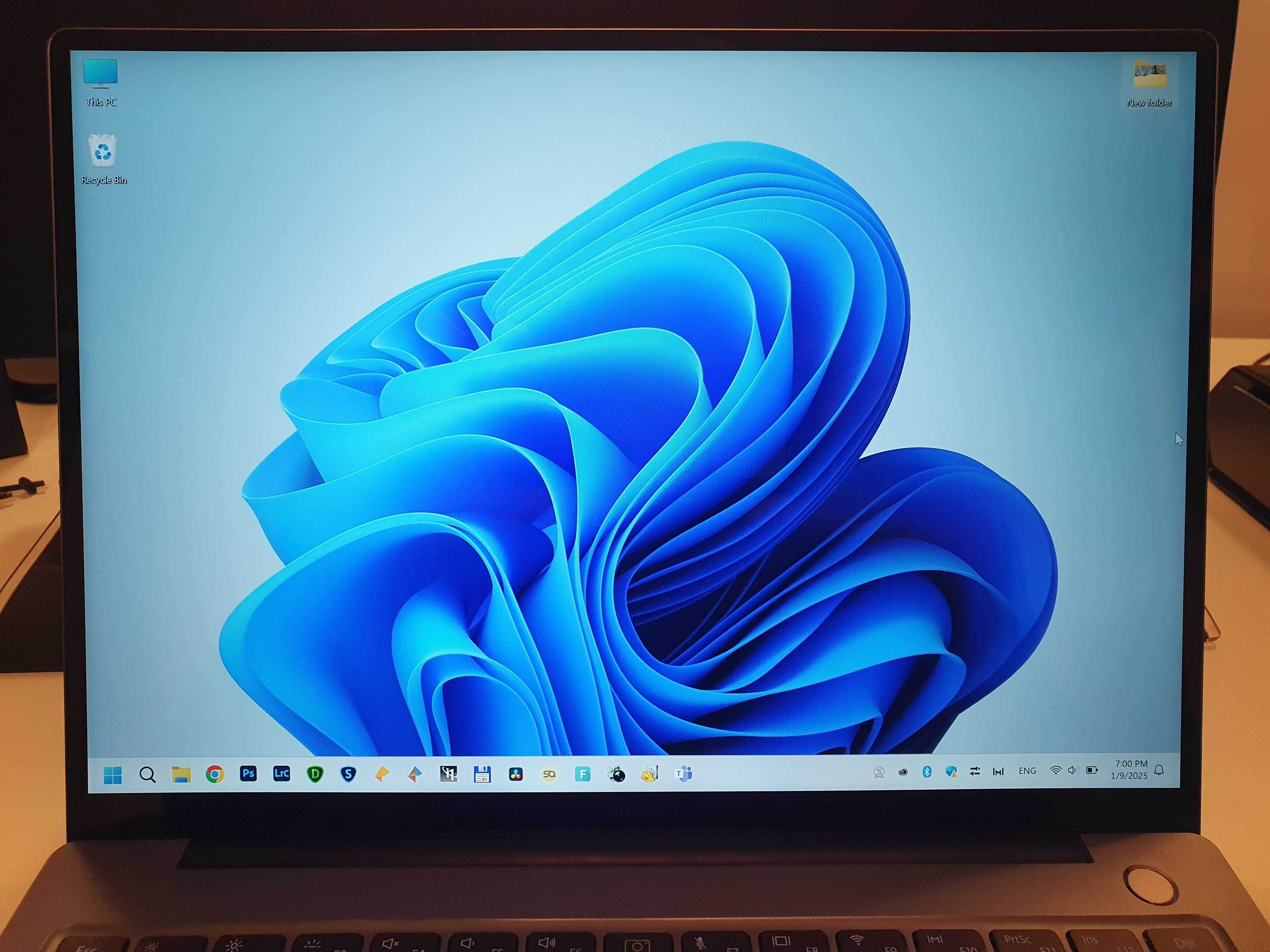 Laptop ultraportabil Huawei MateBook 14 cu procesor AMD Ryzen 5 4600H