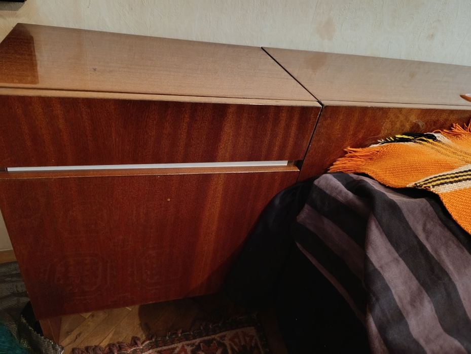 Спалня, нощни шкафчета, тоалетка с огледало