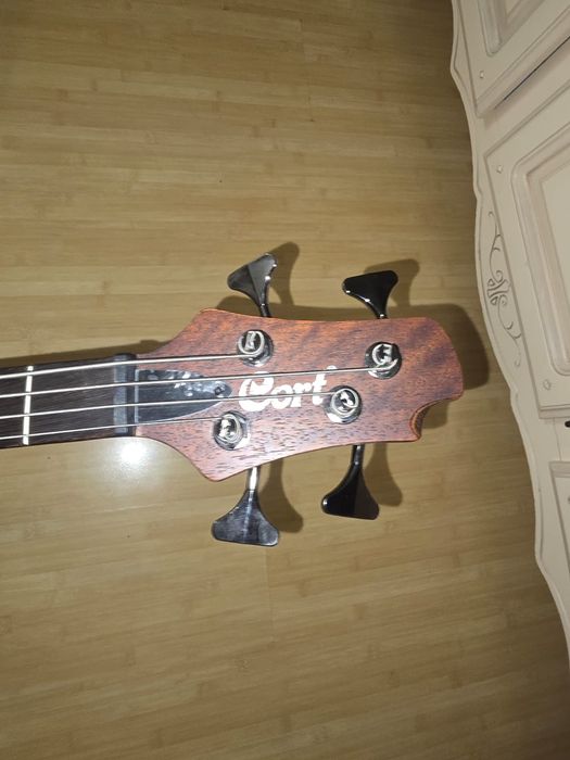 Chitara Cort B4 plus MH