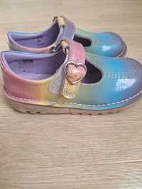 Красиви детски обувки