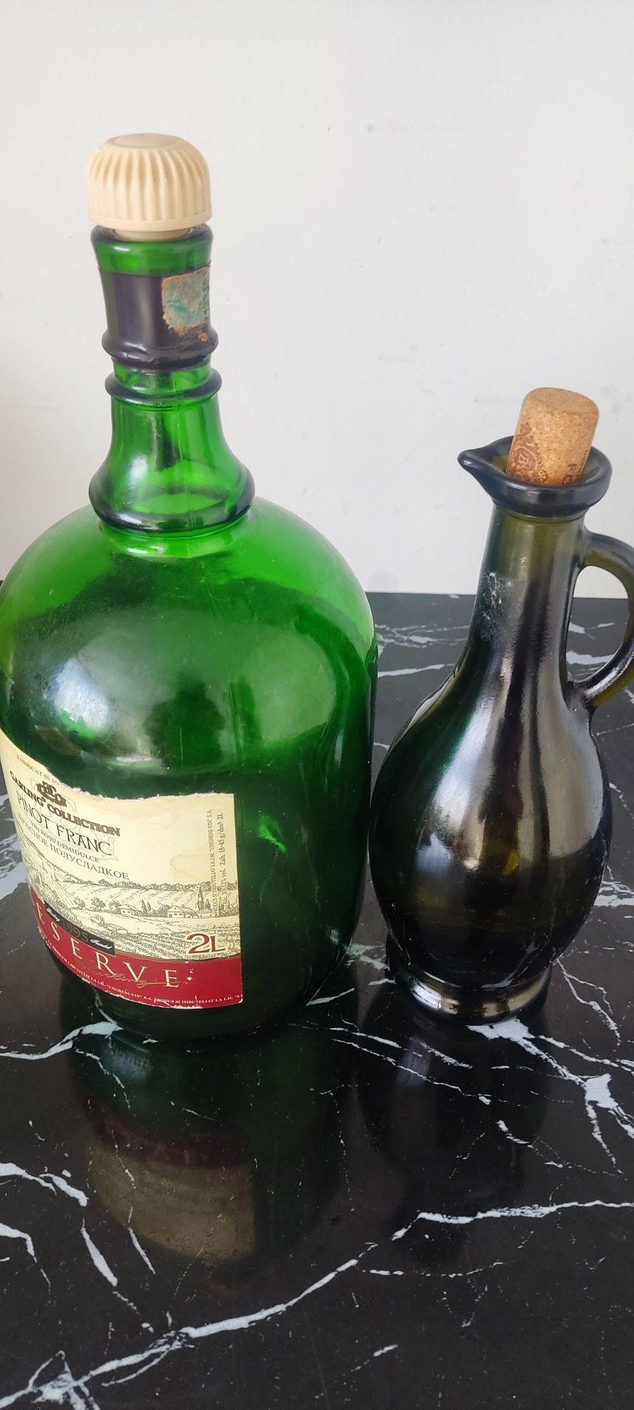 Продам бутылку для вина, объем 2 литра
