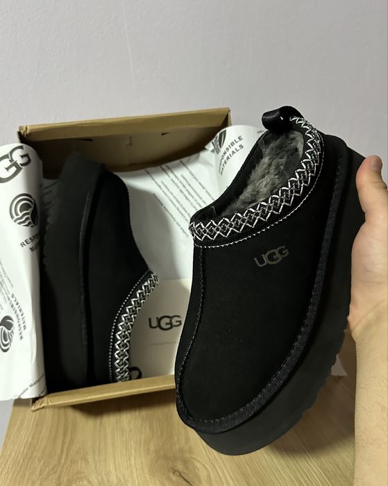 UGG Tazz Black.