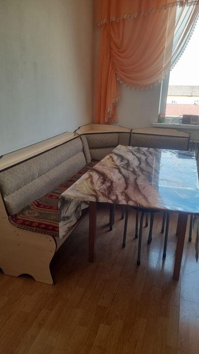 Уголок со столом
