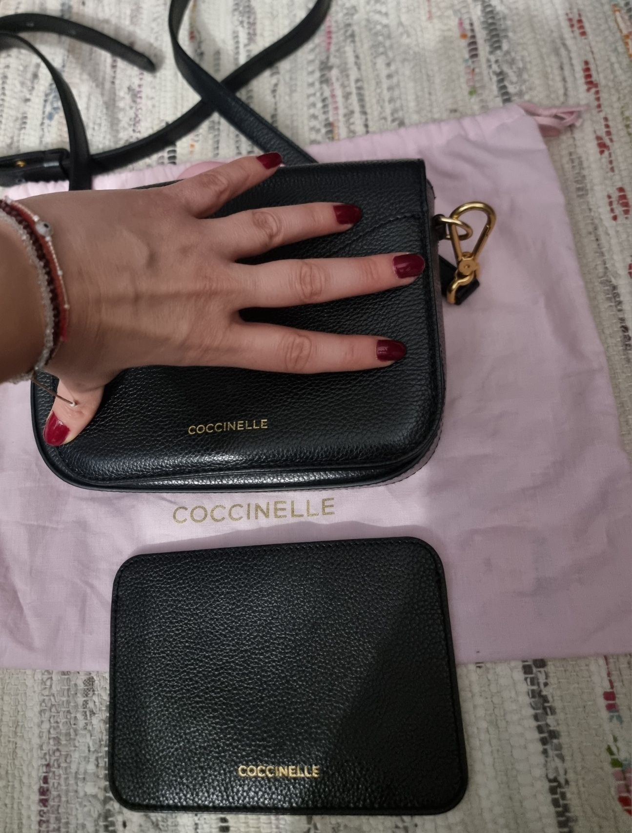 Продавам чанта Coccinelle от телешка кожа