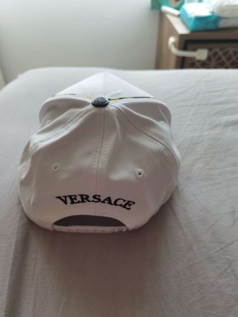 Versace шапка ..