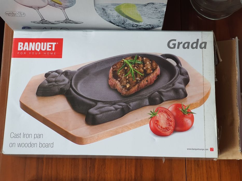 Platou de servire din fontă, formă de vacuță