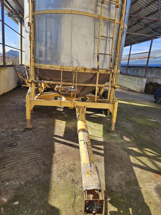 Vând uscător cereale