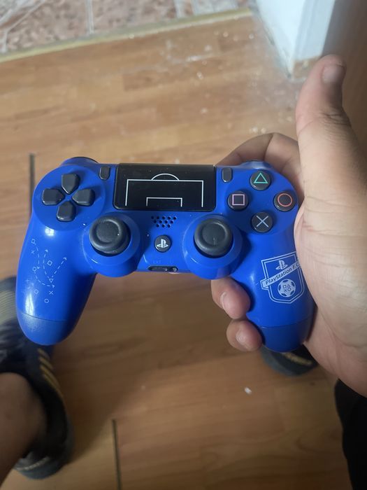 Ps4 slim със 11 игри 816gb топ състояние