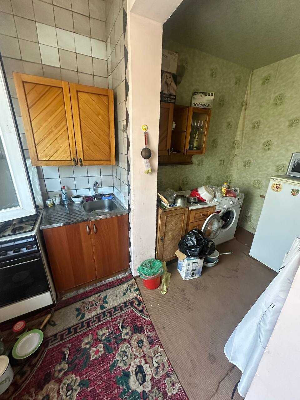Юнусабад 15 квартал. Продаётся 3х ком квартира. Без ремонта. Метро