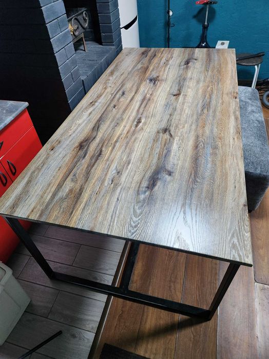 Продаю большой стол.