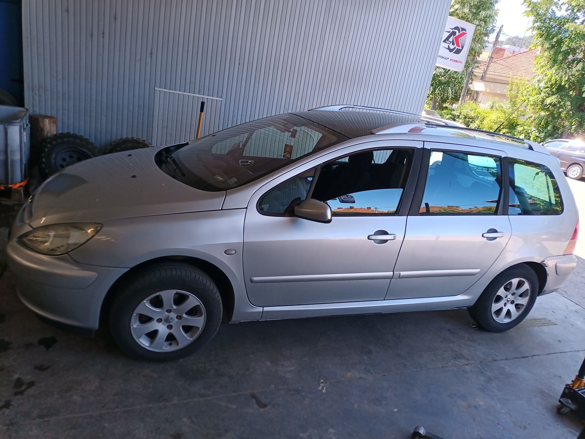 Продавам Пежо 307 SW