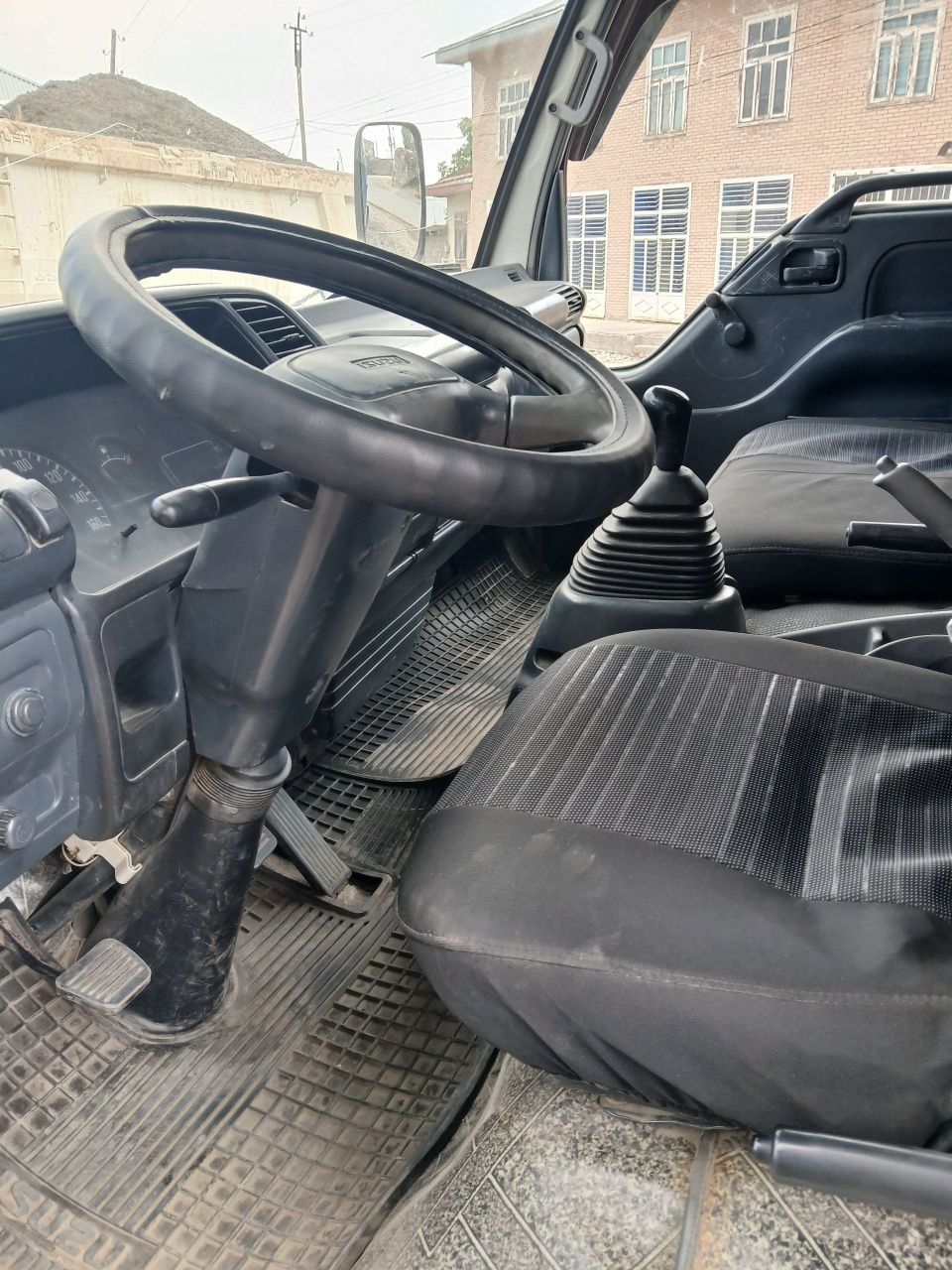 Isuzu sotiladi. 2010