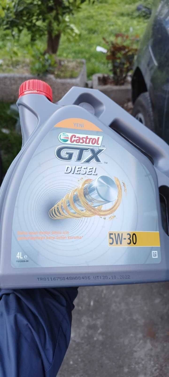 Продавам Castrol GTX 5W30, ACEA C2 4 литра