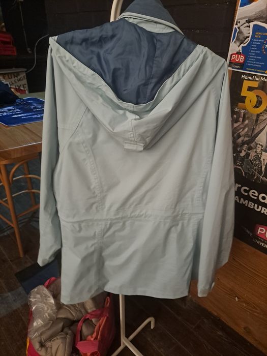 Scurta impermeabila de toamna