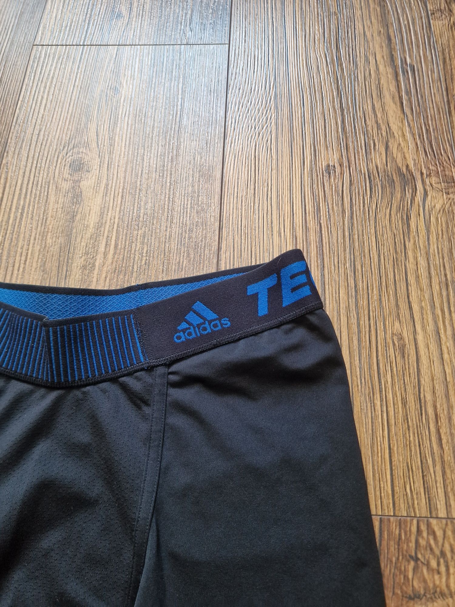 Страхотен мъжки къс клин ADIDAS TECHFIT  размер L