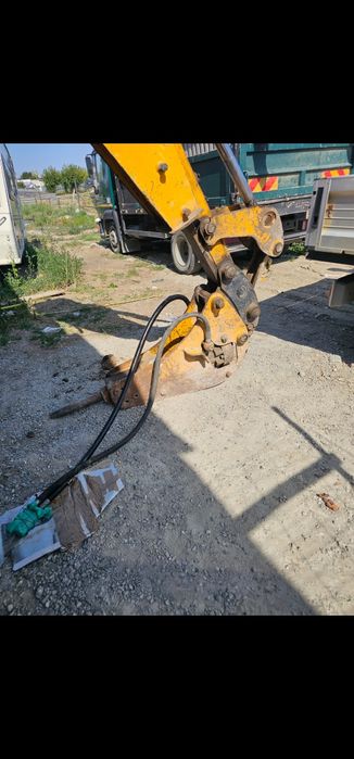 Vand picon  buldo exavator JCB in stare foarte bună 2200 de euro
