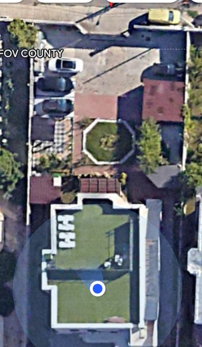 Apartament 3 camere ; 2 locuri de parcare ; curte proprie curte comuna