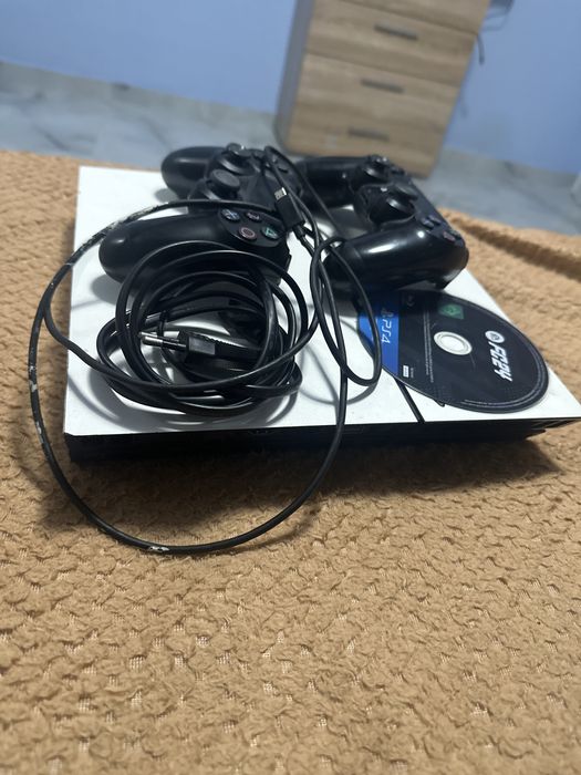Se vinde urgent ps 4 500 gb