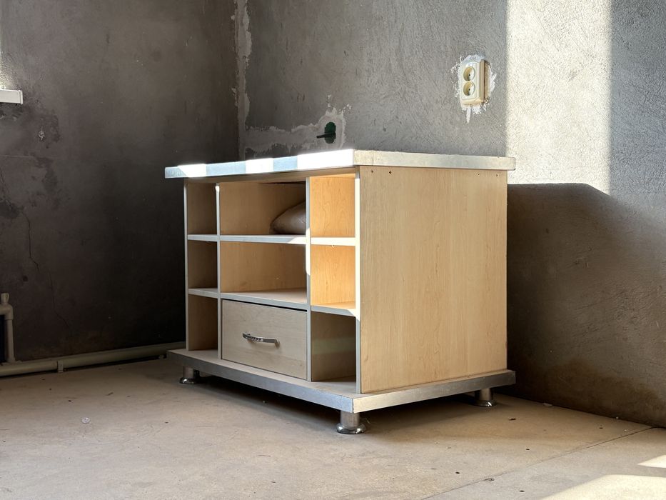 Тумбочка качественный крепкий