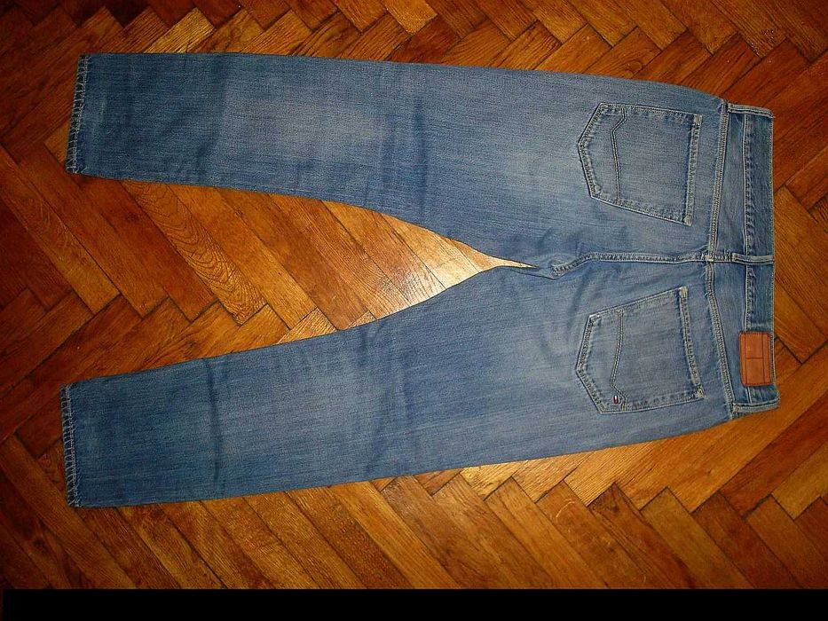 Blugi Tommy Hilfiger-W32xL30 (talie-84cm ,lungime-101cm)