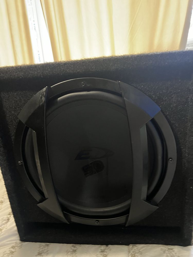 Бас каса alpine 12 със усилвател blaupunkt
