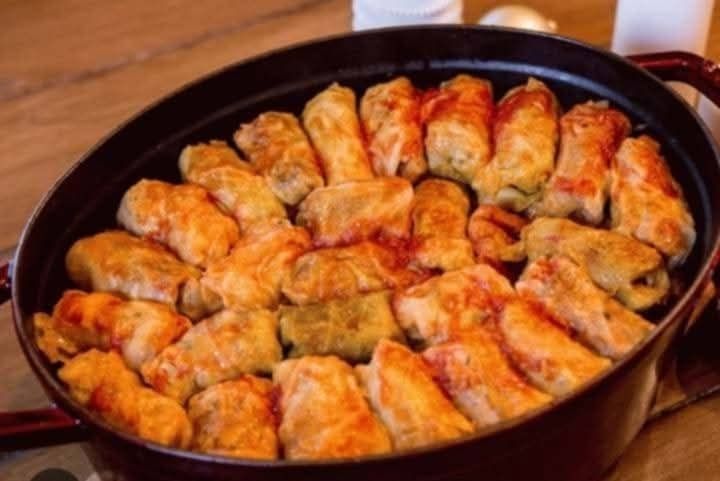 Platouri cu aperitive și sarmale cu varza murata!