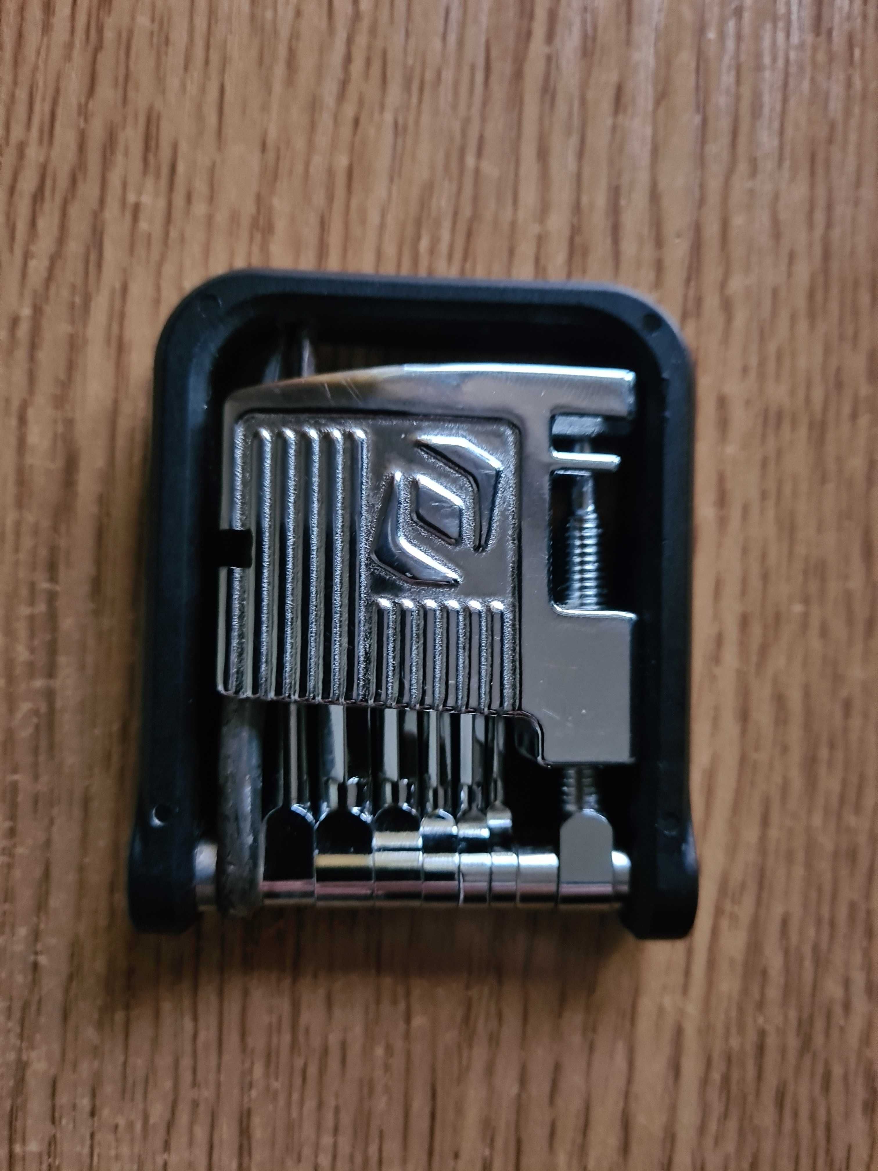 Мултитул Syncros Matchbox + шило за тюблес фитили
