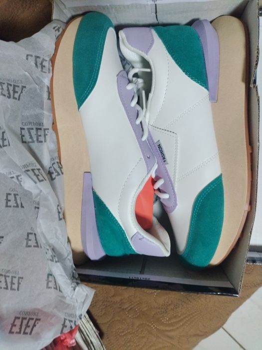 Дамски маратонки Нови с етикет