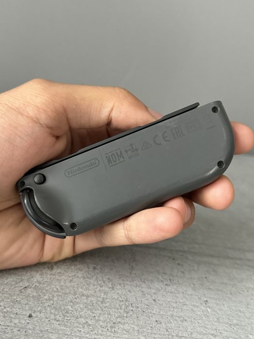 Nintendo Switch Joycon dreapta + Grip