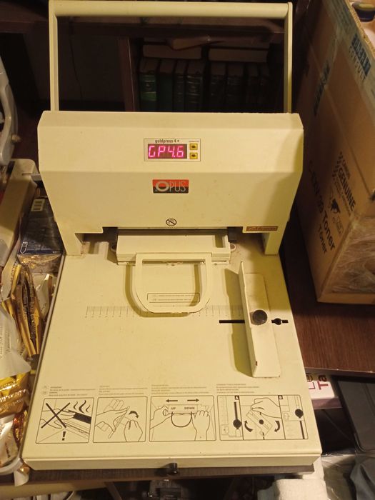 Mașina tipărit coperți diploma Goldpress 4+