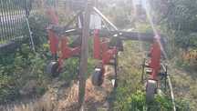 De vânzare tractor+prasitoare +plug +freza+tocatoare de crengi