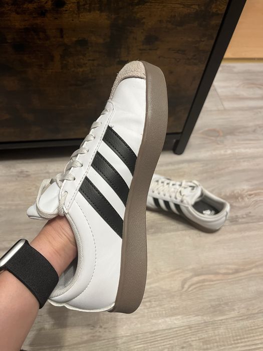 Adidas VL Court in conditie excelenta