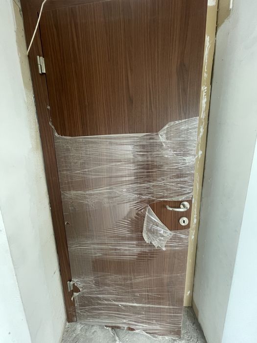 Интериорна Врата с каса и брава 200*90 см