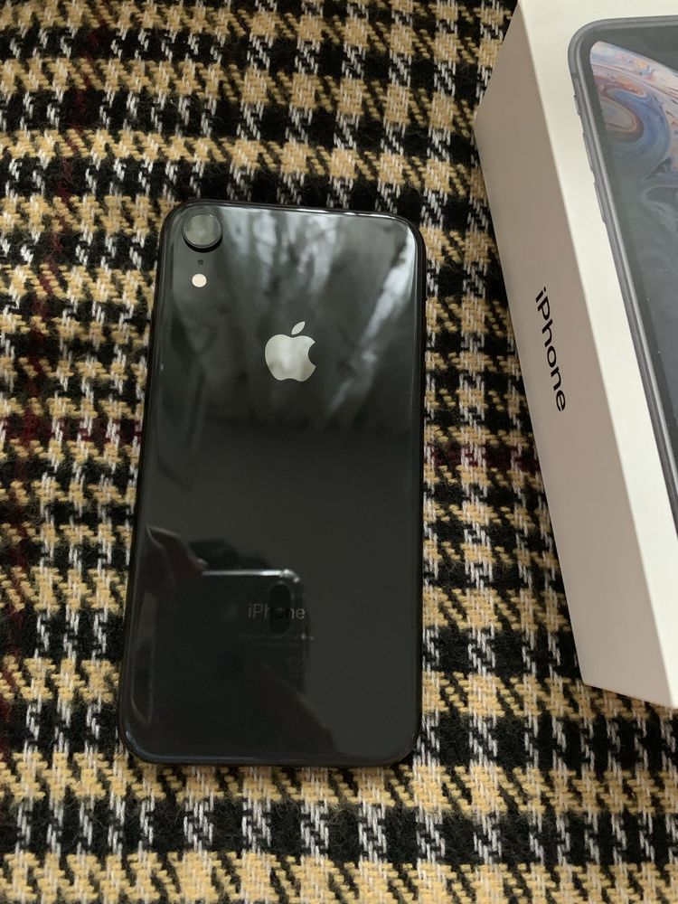iPhone XR 64гб с коробка